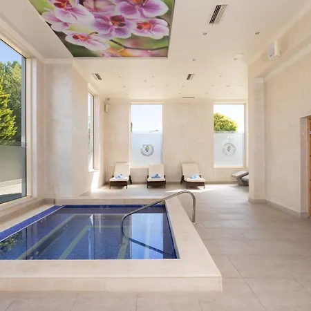 Rome Palace Deluxe 4*