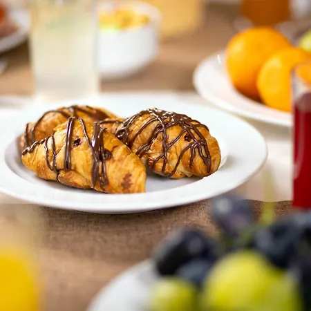 Rome Palace Deluxe ساني بيتش