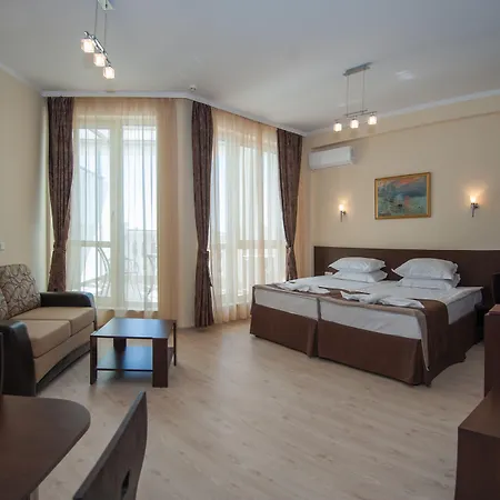 Rome Palace Deluxe ساني بيتش