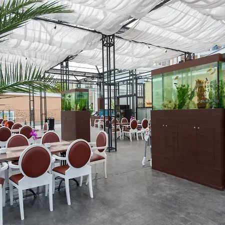 Rome Palace Deluxe Готель