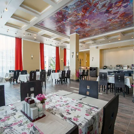 Rome Palace Deluxe Готель