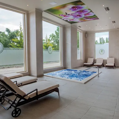 Rome Palace Deluxe Готель